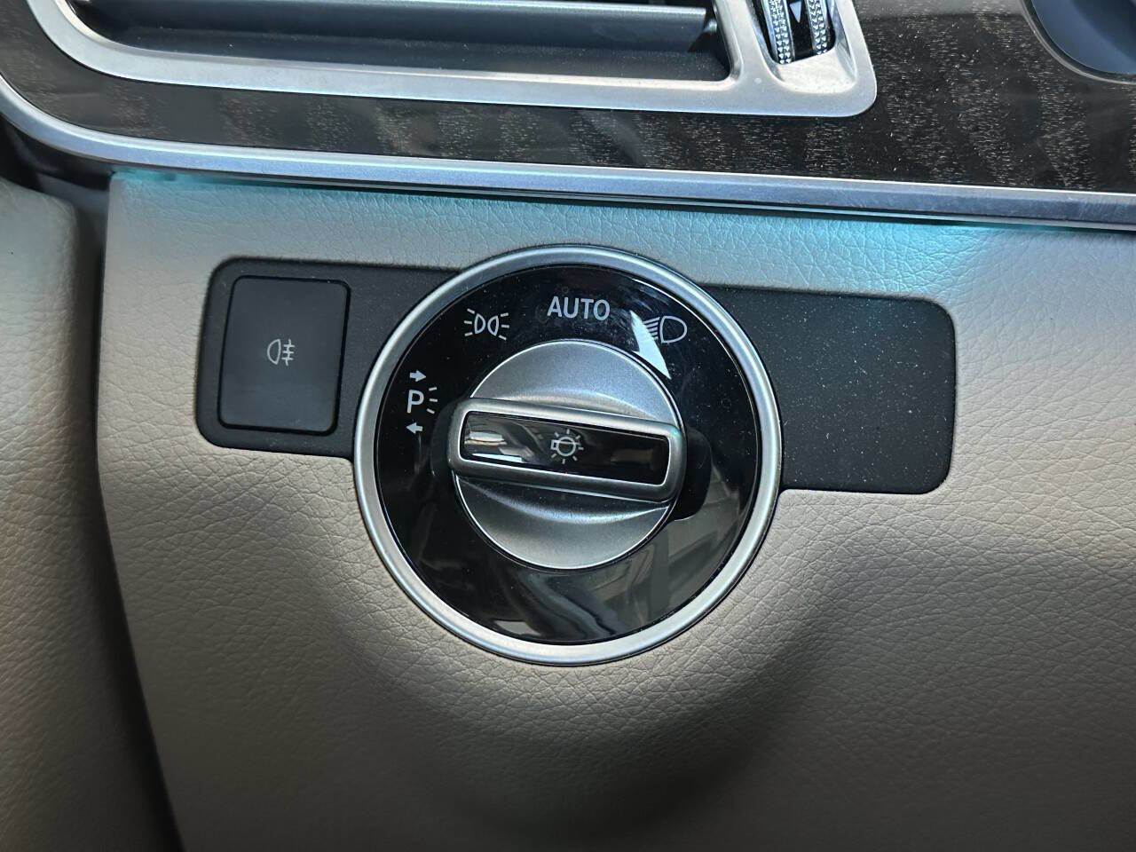 Used 2015 Mercedes-Benz E 350 Sedan image 38