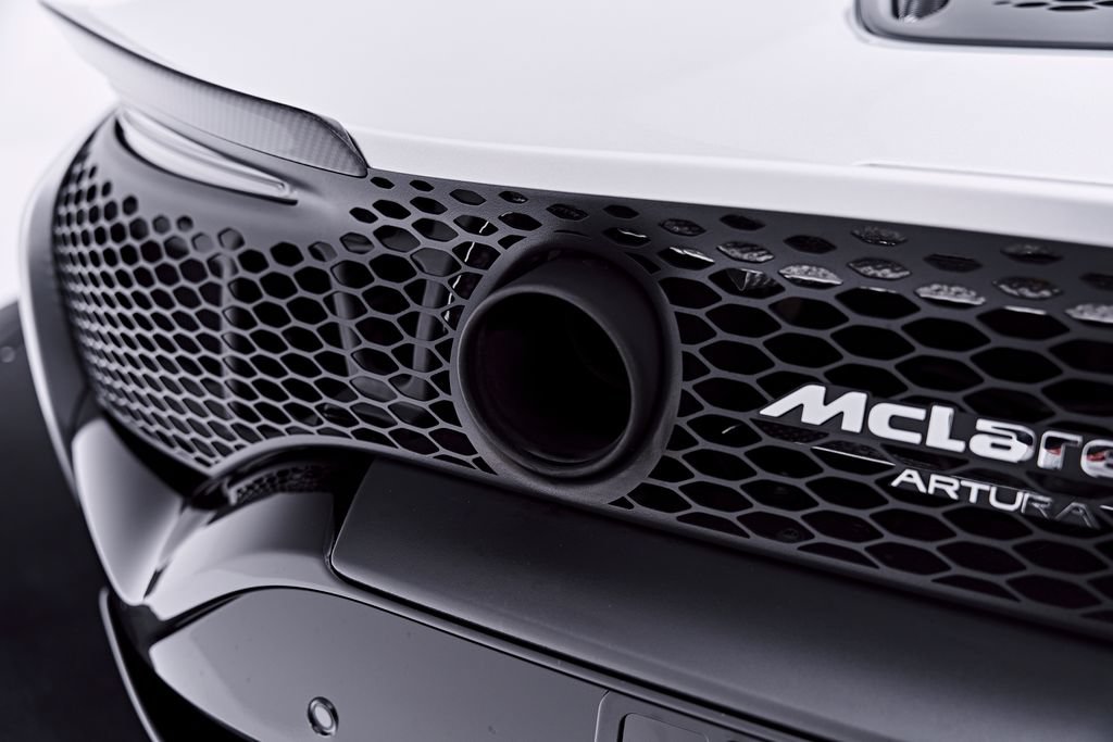 Used 2023 McLaren Artura RWD image 37