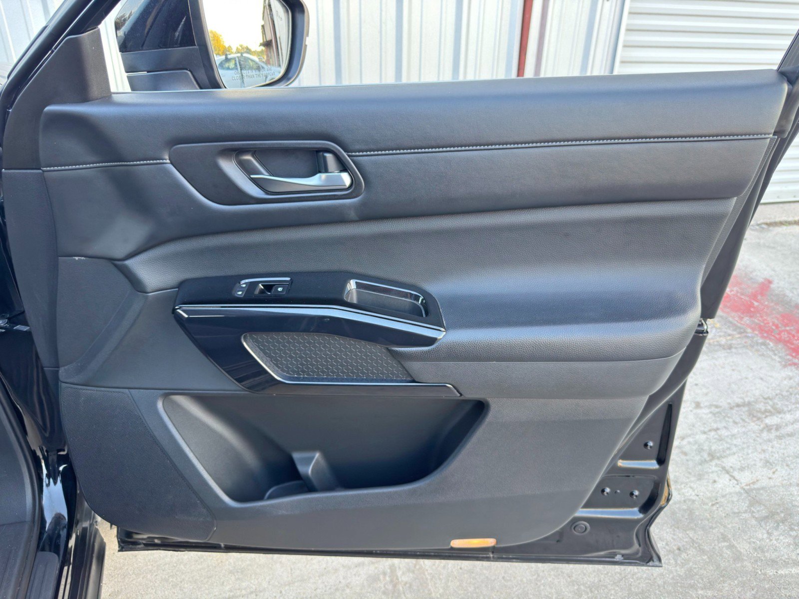 Used 2022 Nissan Pathfinder SV image 40