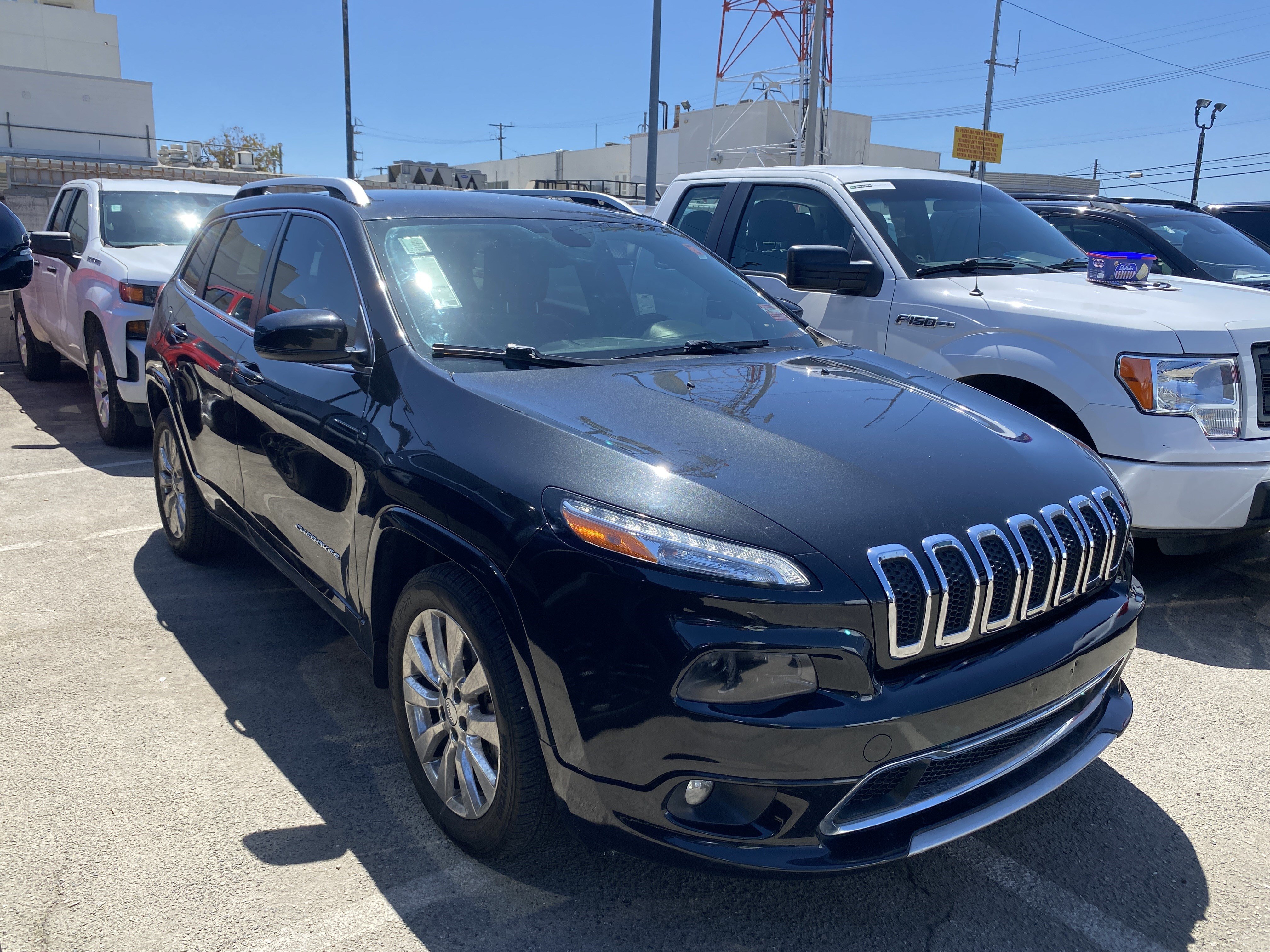 Used 2016 Jeep Cherokee Overland FWD image 6