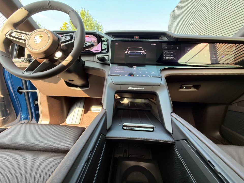 New 2026 Porsche Cayenne Electric Coupe AWD/4WD image 16