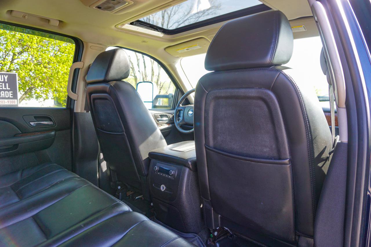 Used 2007 Chevrolet Silverado 1500 LTZ w/ Safety Package AWD/4WD image 22
