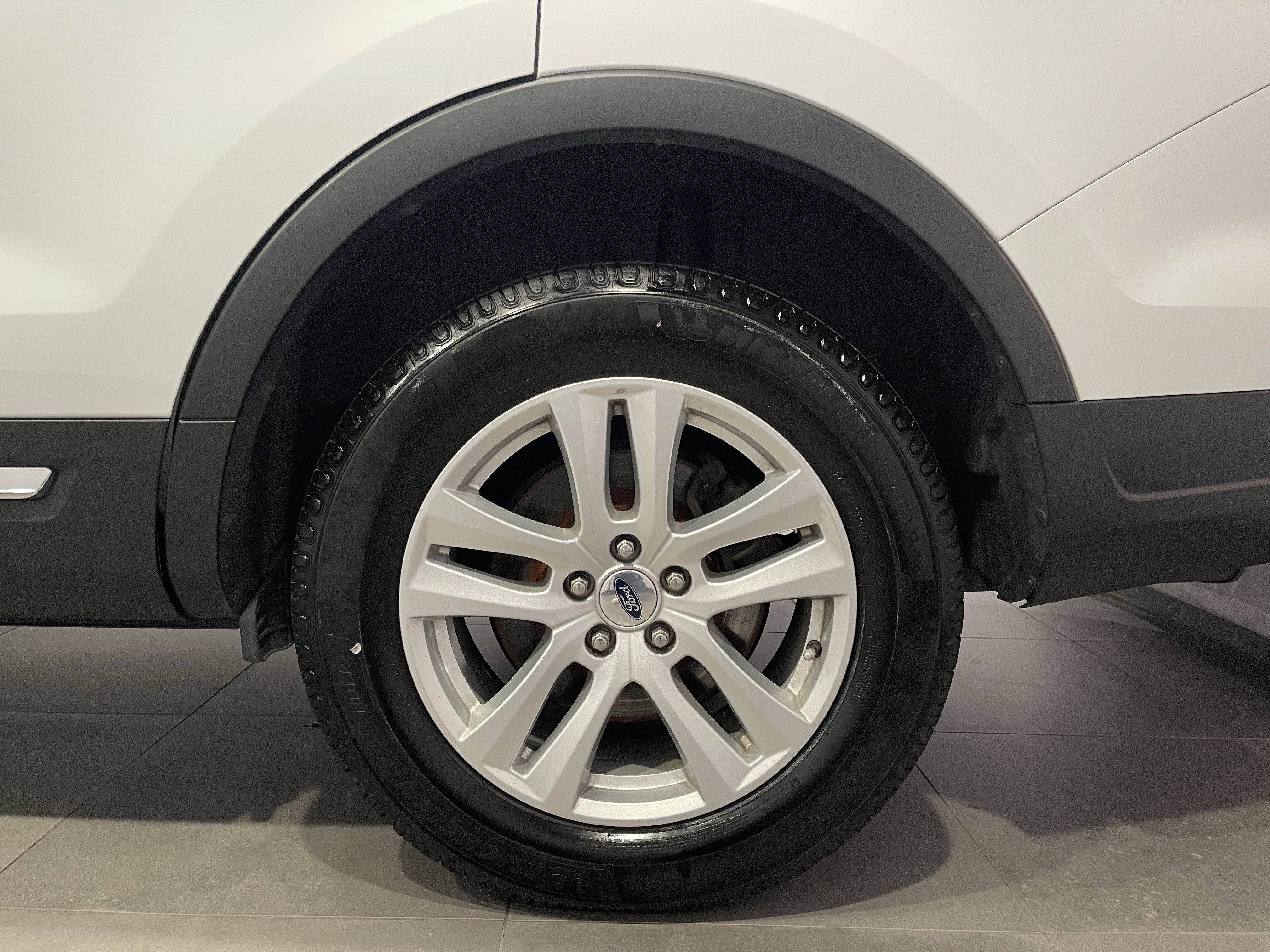 Used 2018 Ford Explorer XLT w/ Equipment Group 201A image 8