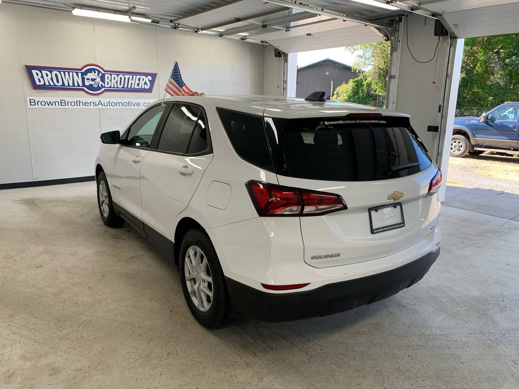 Used 2022 Chevrolet Equinox LS w/ LS Convenience Package image 4