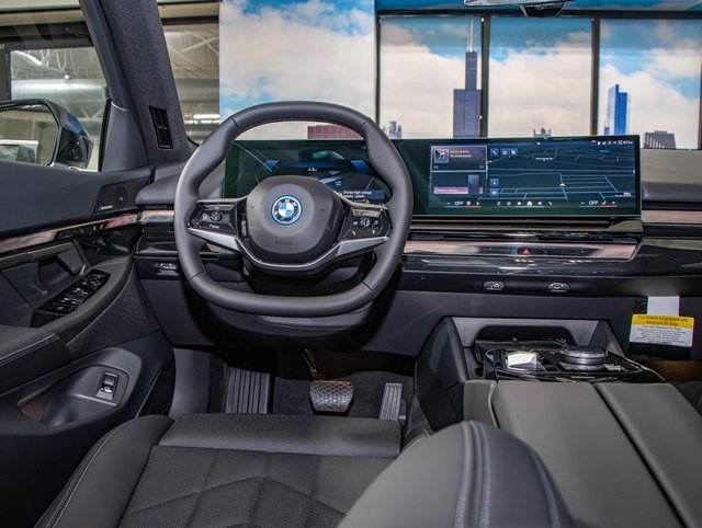 Used 2026 BMW i5 eDrive40 image 16