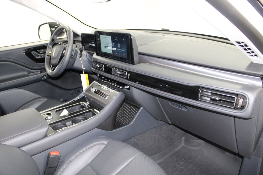 New 2026 Lincoln Aviator AWD image 30