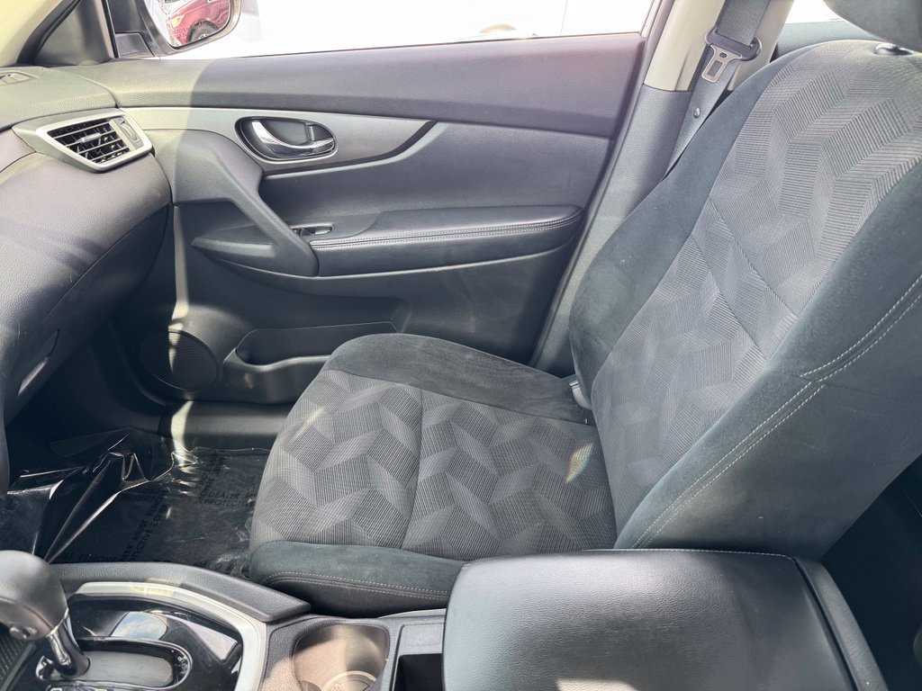 Used 2015 Nissan Rogue S AWD/4WD image 23