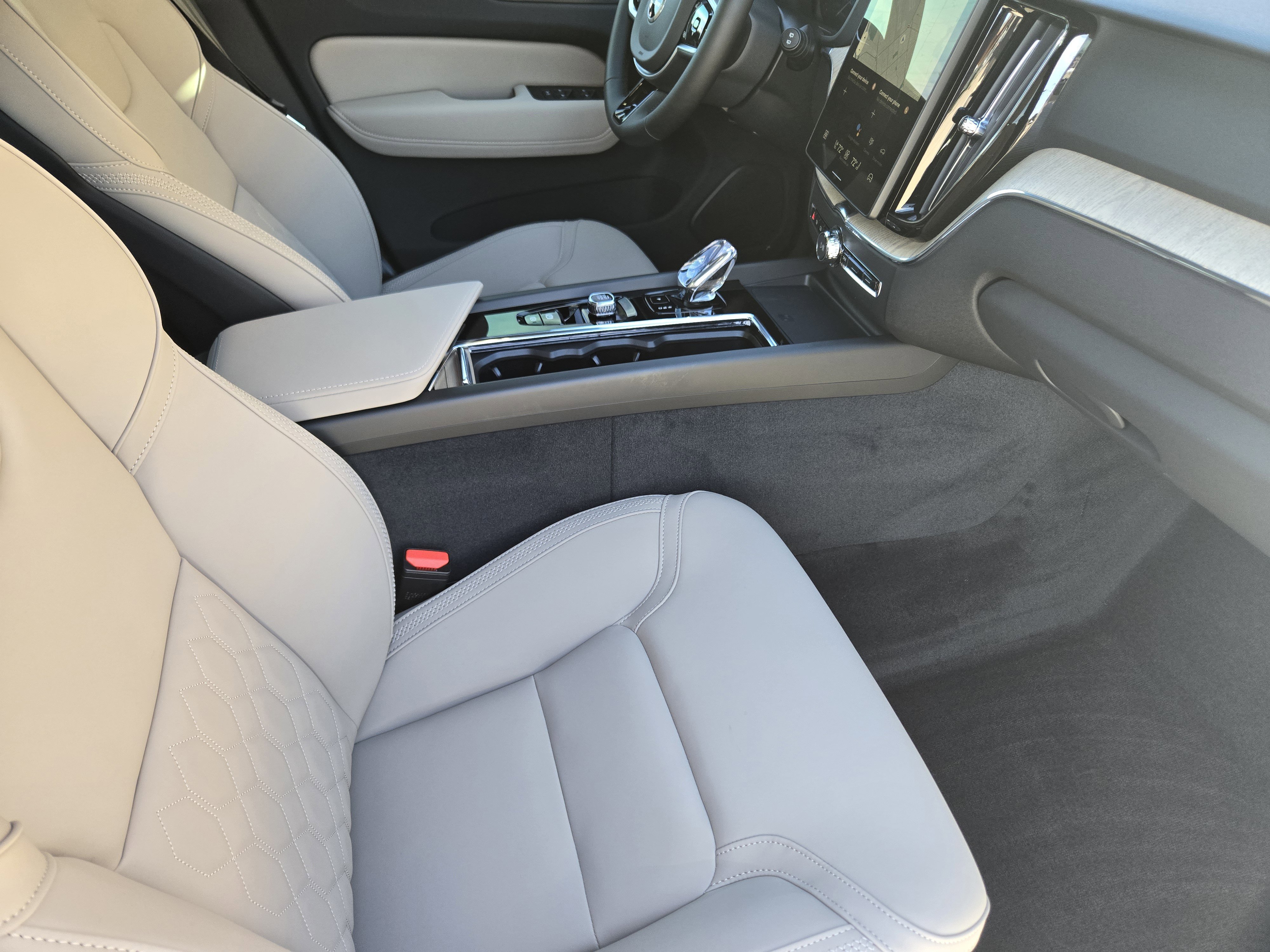 New 2026 Volvo XC60 B5 Plus w/ Climate Package AWD/4WD image 11
