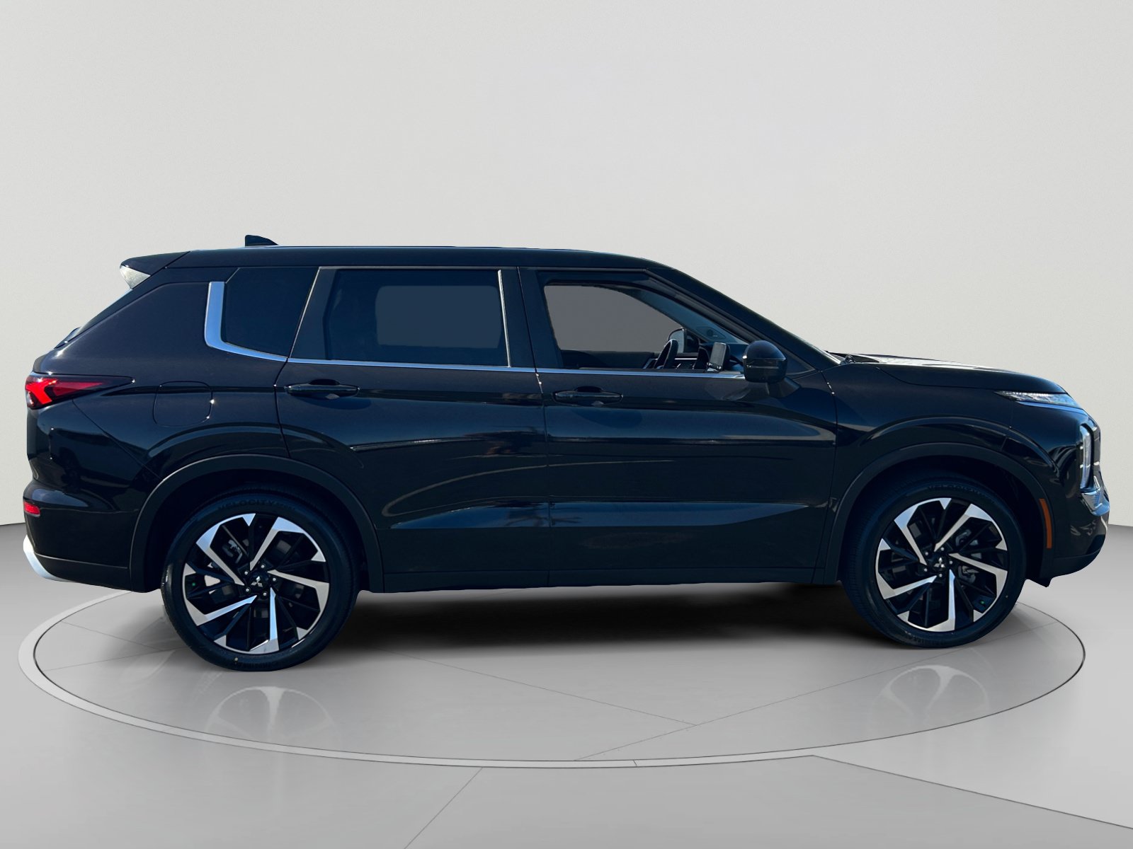Used 2024 Mitsubishi Outlander SE FWD image 6