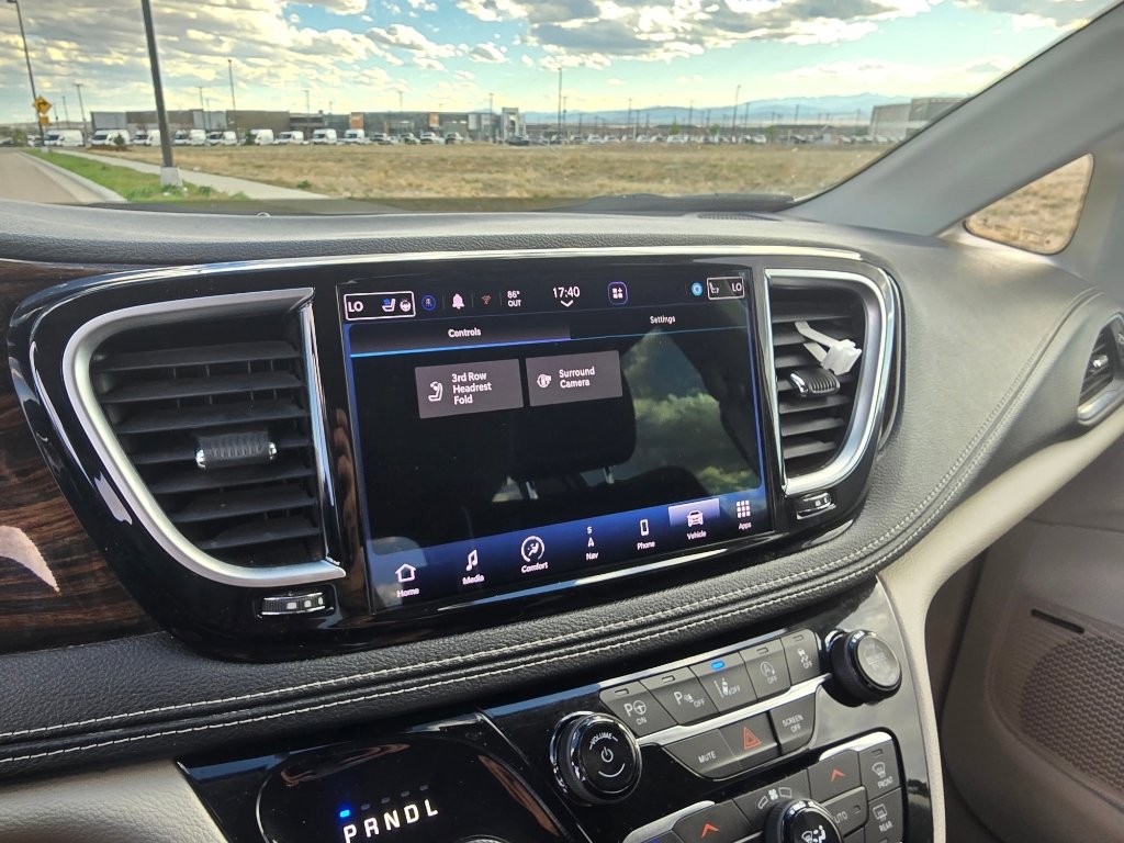 Used 2022 Chrysler Pacifica Limited image 23