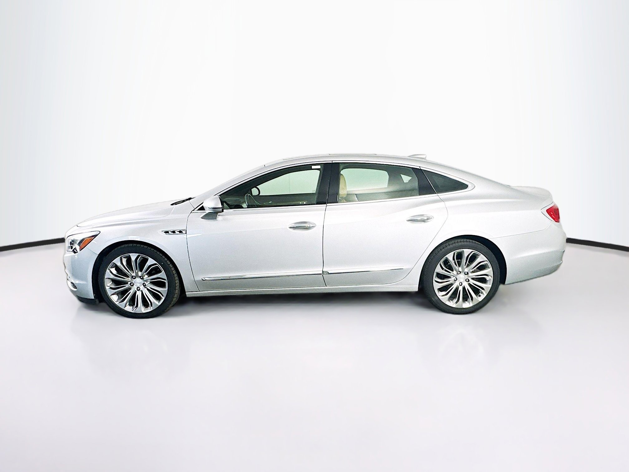 Used 2019 Buick LaCrosse Essence w/ Sun and Shade Package FWD image 4
