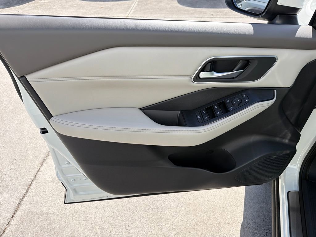 Certified 2021 Nissan Rogue SV w/ Premium Package FWD image 18