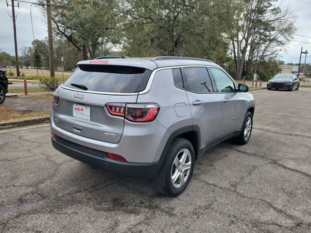 Used 2024 Jeep Compass Latitude w/ Altitude Special Edition image 2