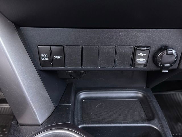 Used 2018 Toyota RAV4 XLE image 18