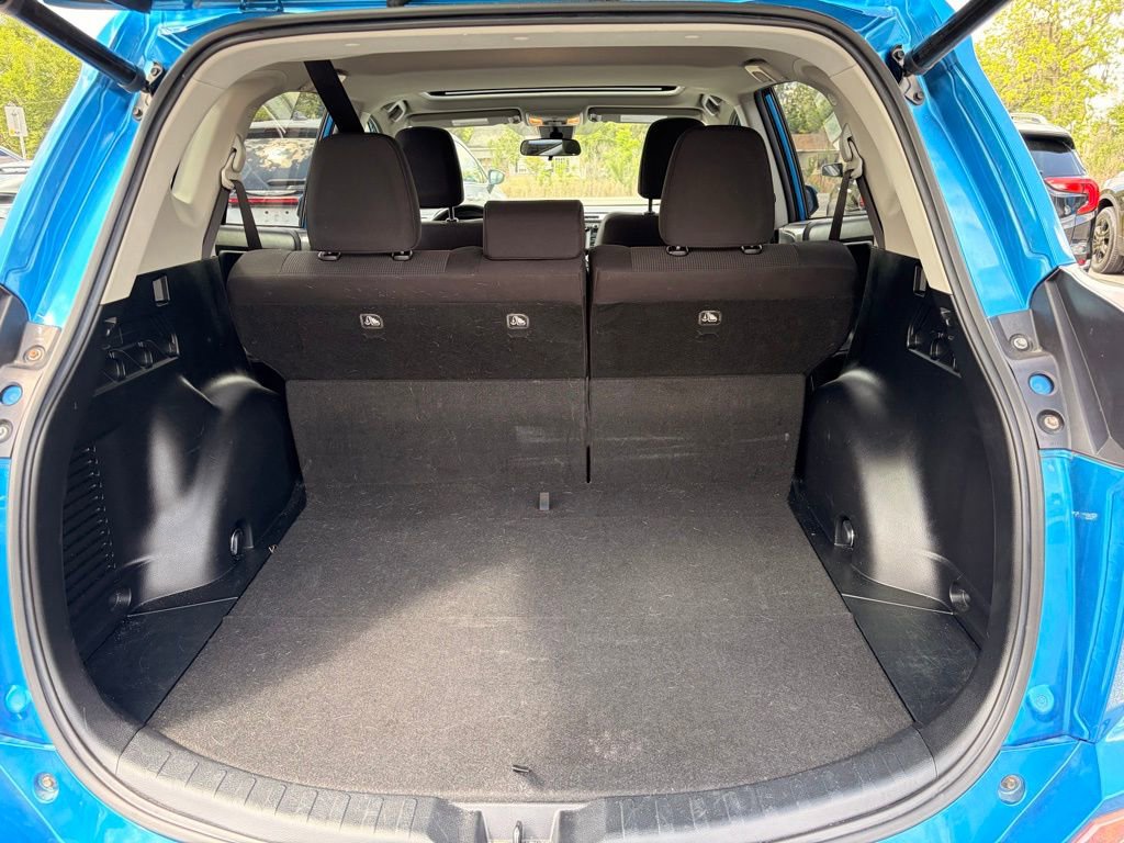 Used 2018 Toyota RAV4 XLE FWD image 7