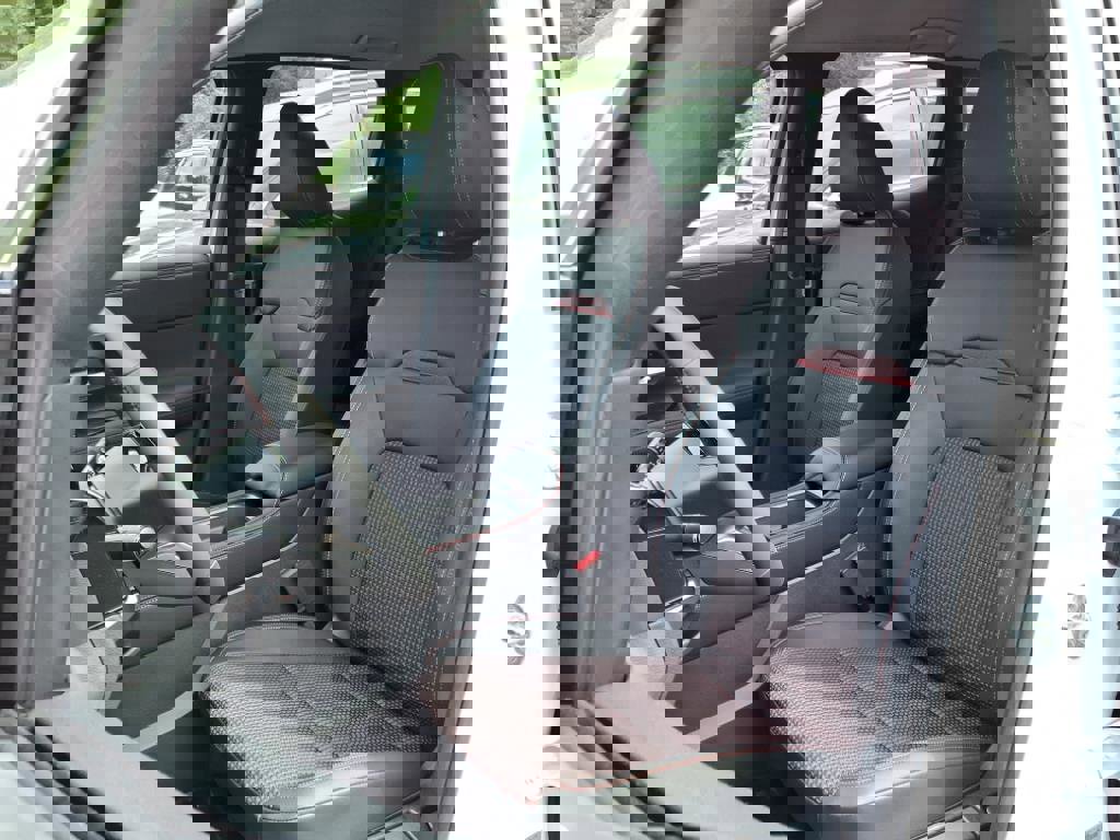 New 2025 Nissan Kicks SR image 4