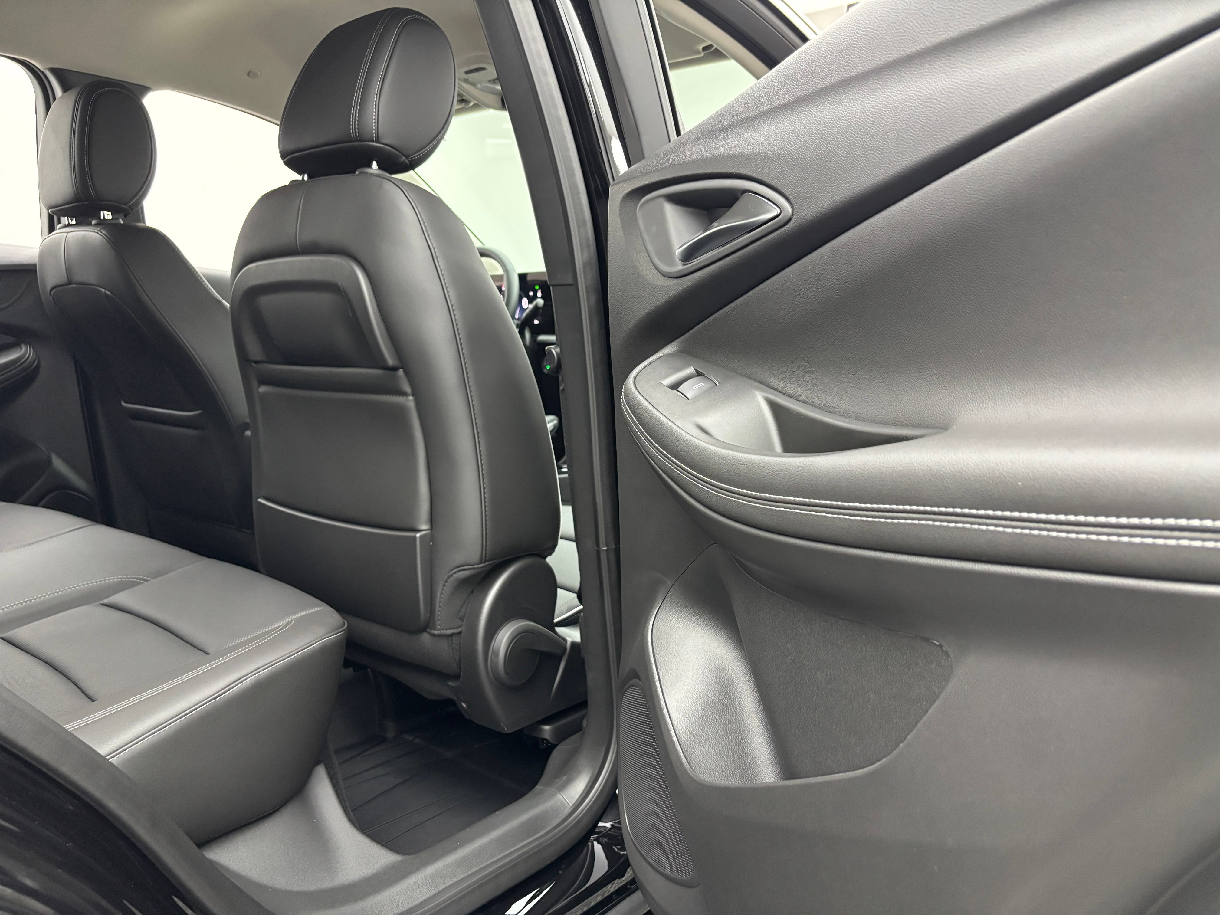 New 2026 Buick Encore GX Avenir w/ Avenir Technology Package AWD/4WD image 34