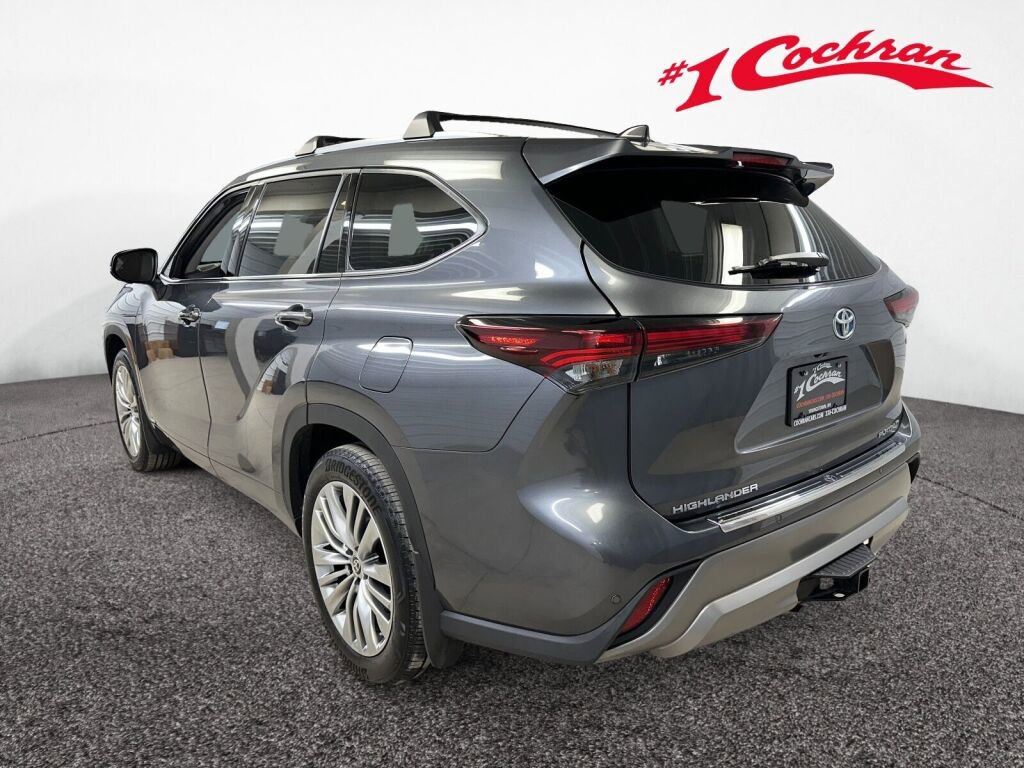 Used 2024 Toyota Highlander Platinum image 24