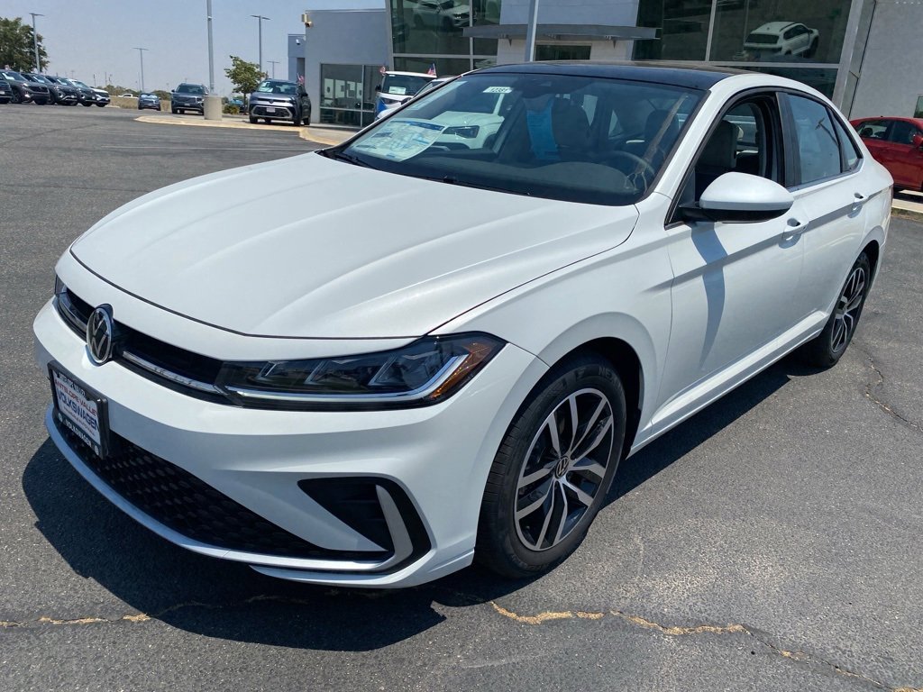New 2025 Volkswagen Jetta SE image 3
