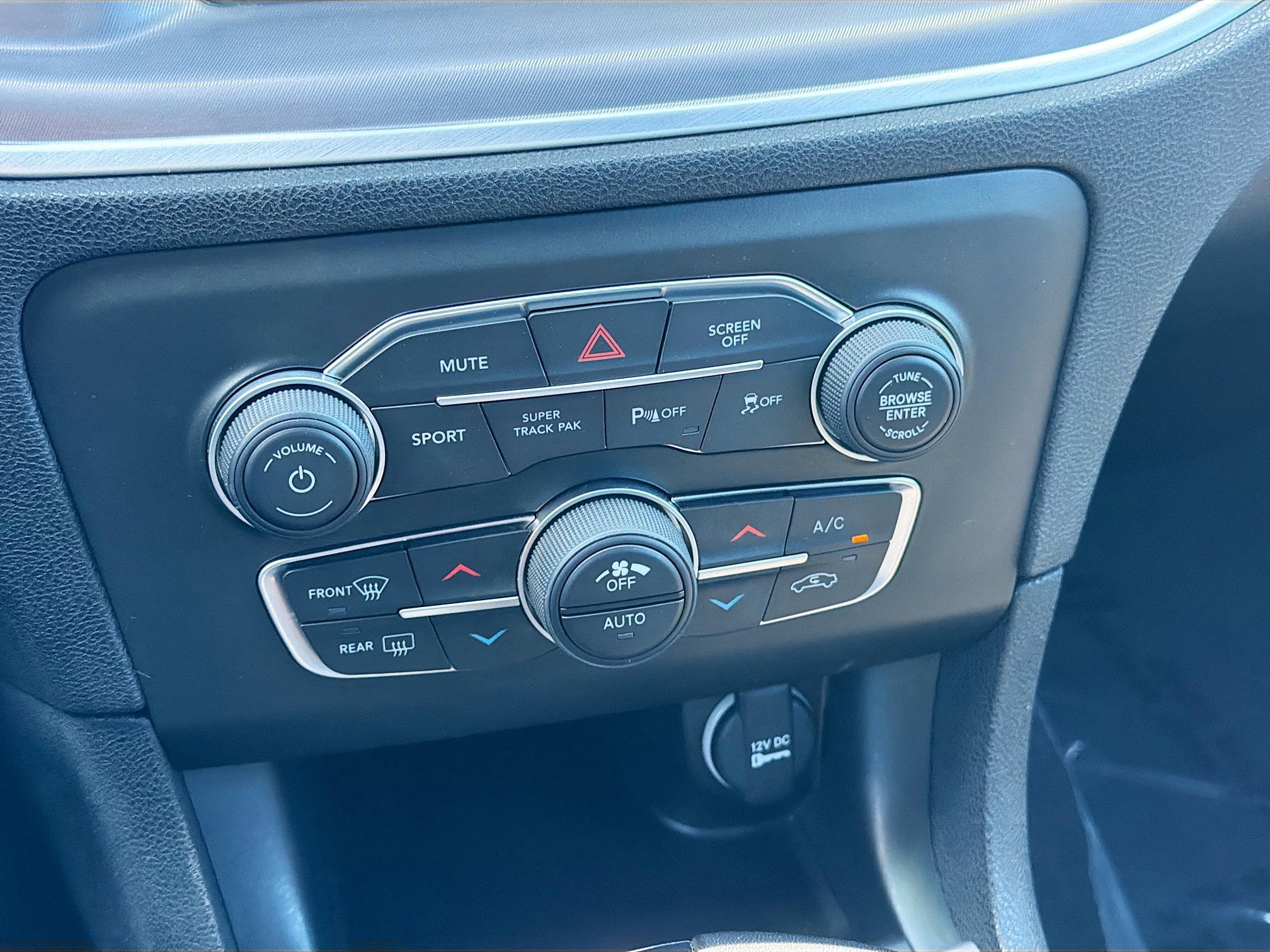 Used 2022 Dodge Charger SXT w/ Driver Convenience Group image 33