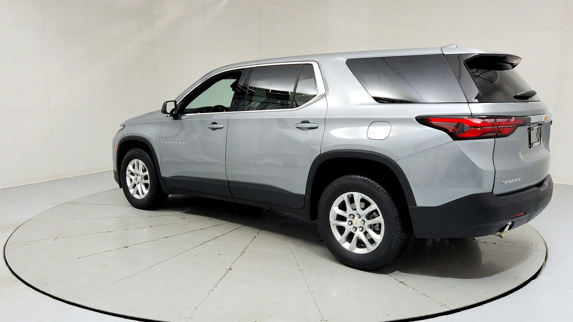Certified 2023 Chevrolet Traverse LS FWD image 3