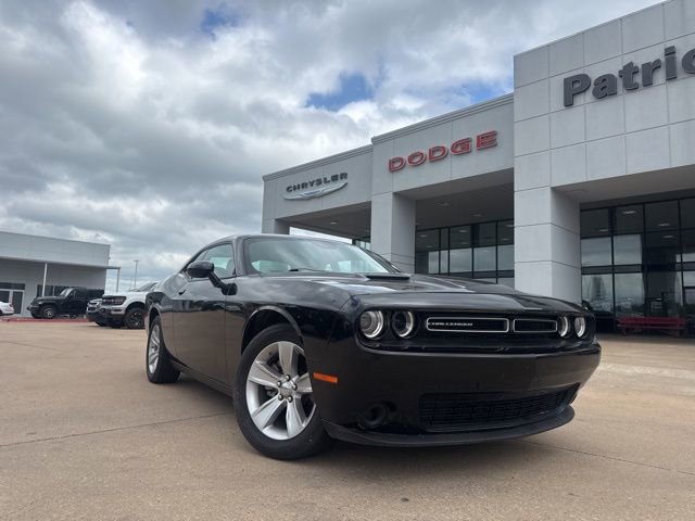 Used 2023 Dodge Challenger SXT RWD image 4
