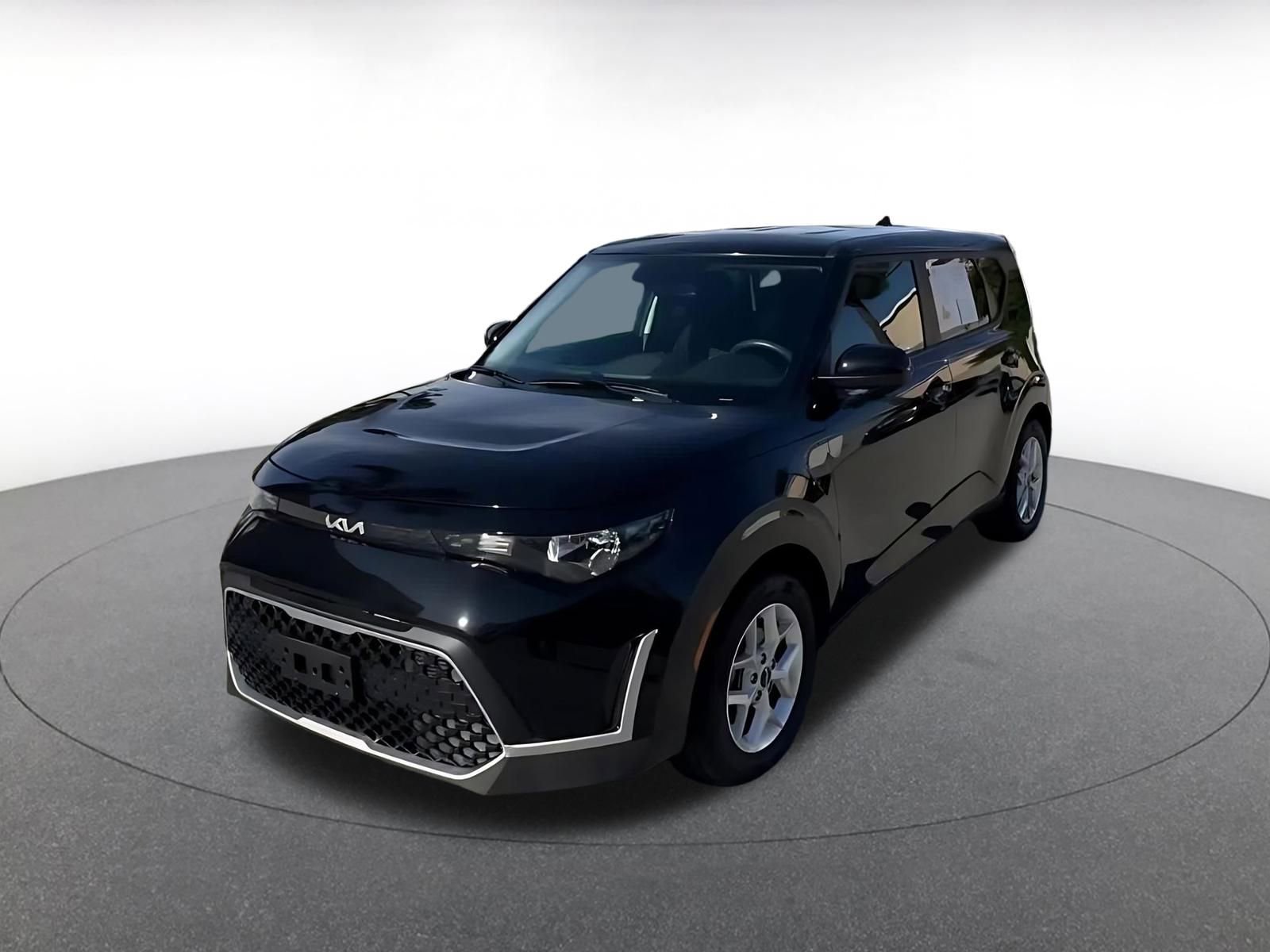Used 2025 Kia Soul LX w/ LX Technology Package FWD image 7
