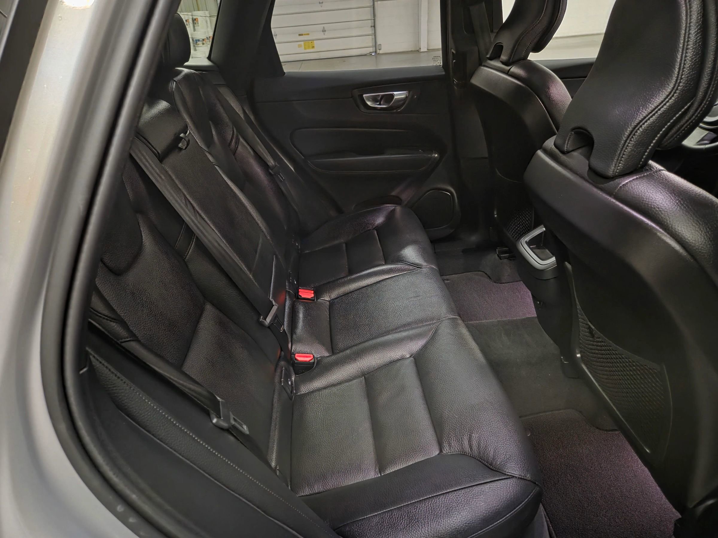 Used 2025 Volvo XC60 B5 Plus image 34