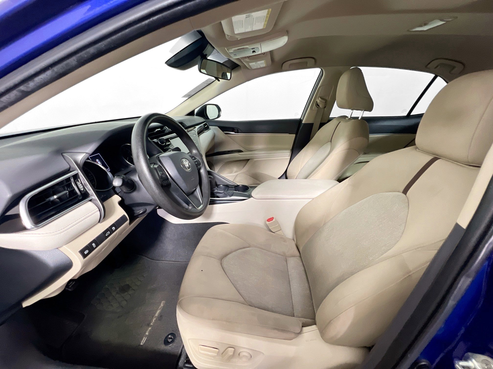 Used 2018 Toyota Camry LE image 14