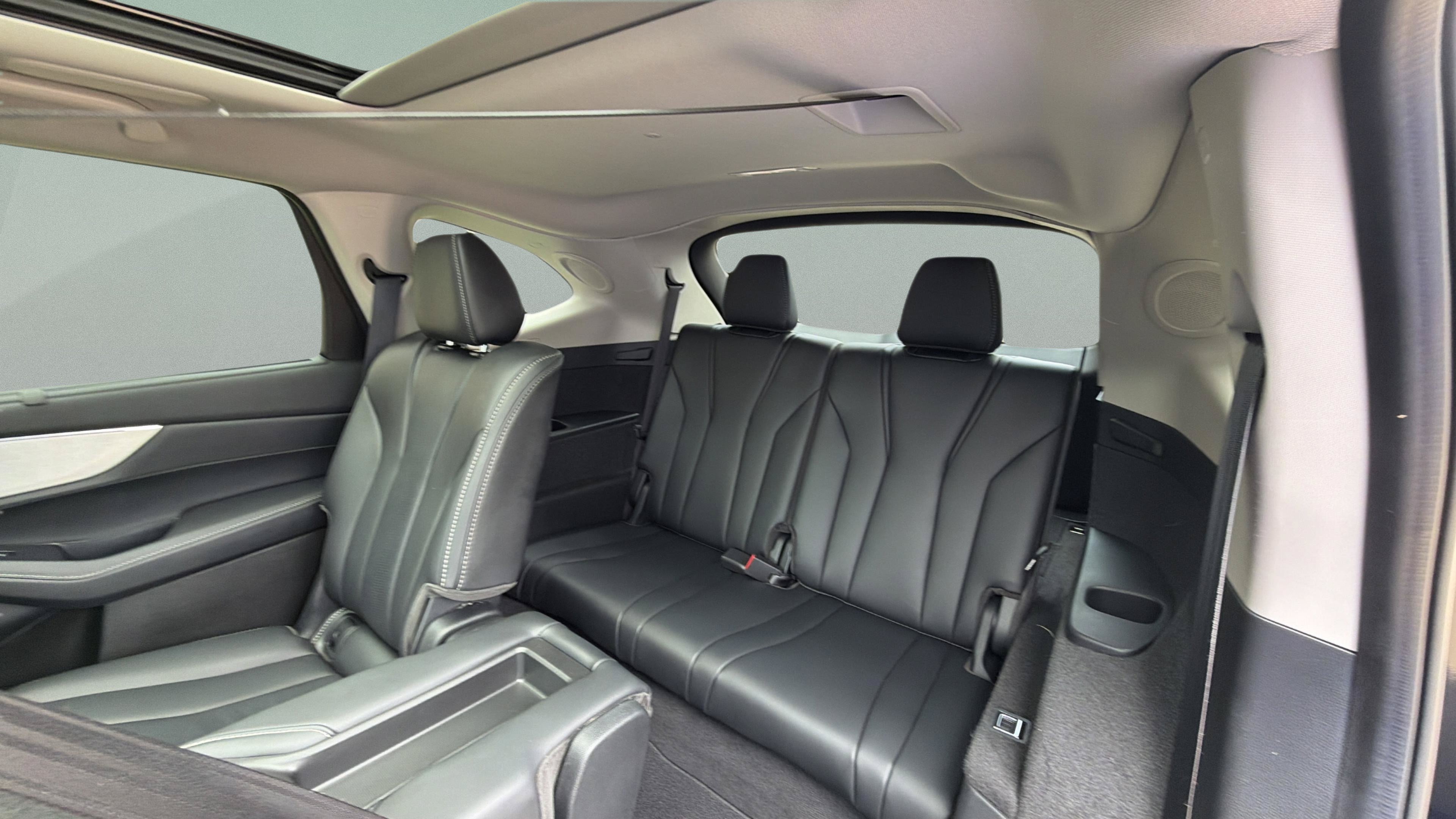 Used 2025 Acura MDX w/ Technology Package FWD image 24
