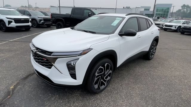 New 2026 Chevrolet Trax RS w/ Sunroof Package FWD image 6
