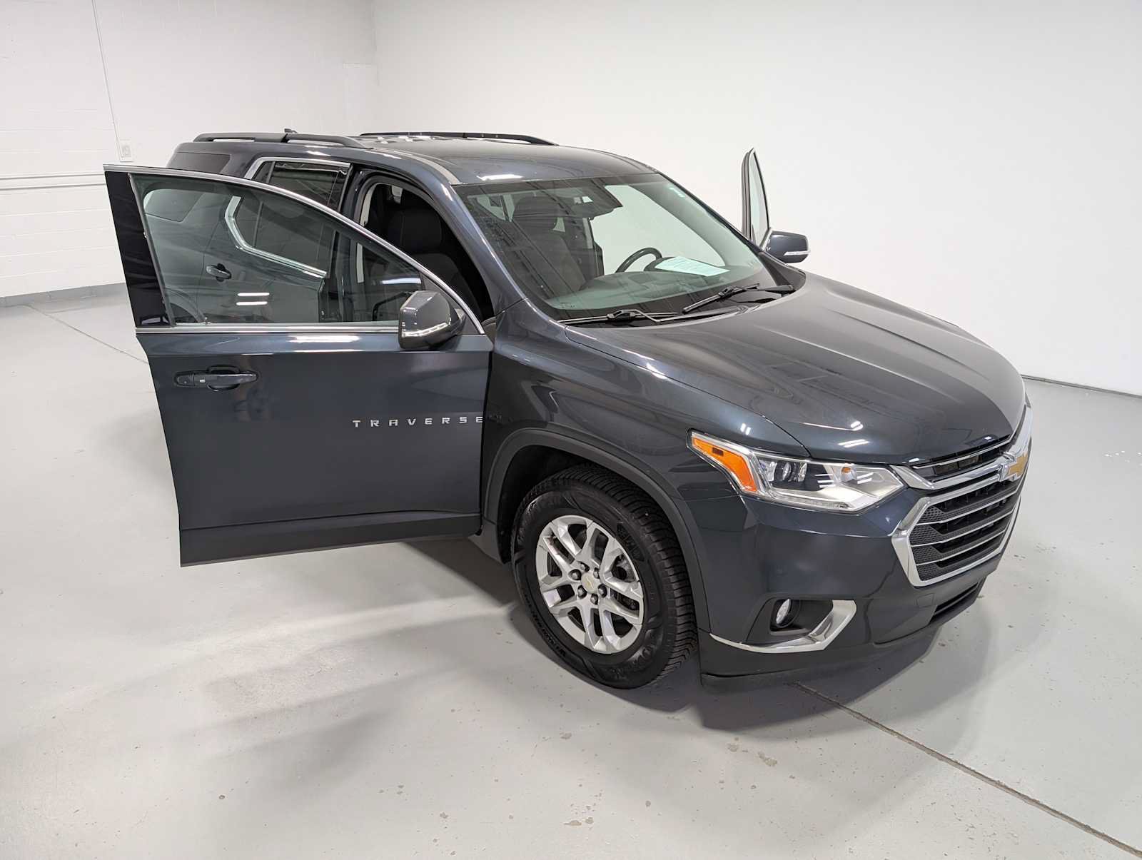 Used 2021 Chevrolet Traverse LT AWD/4WD image 16