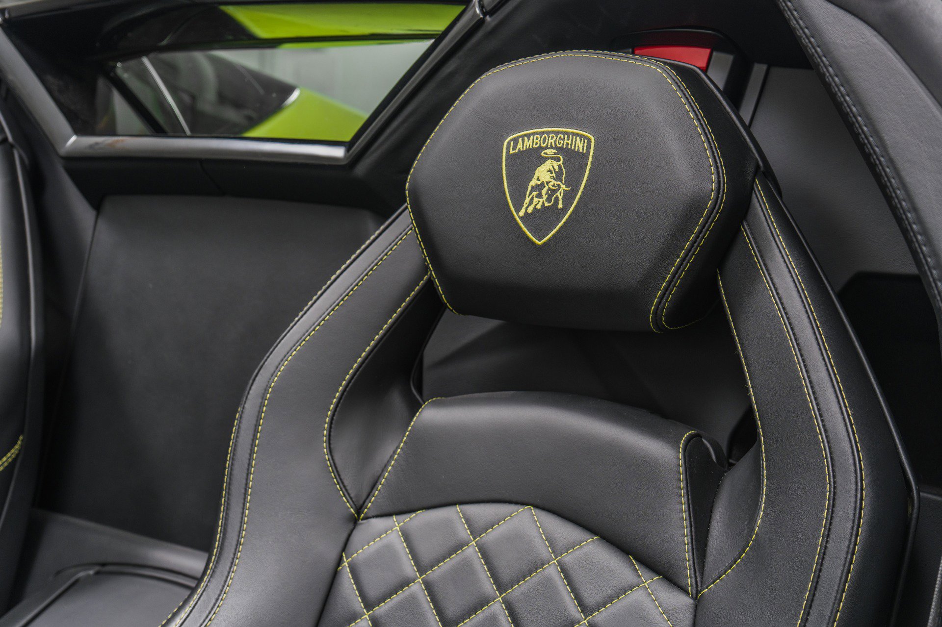 Used 2019 Lamborghini Aventador S image 25