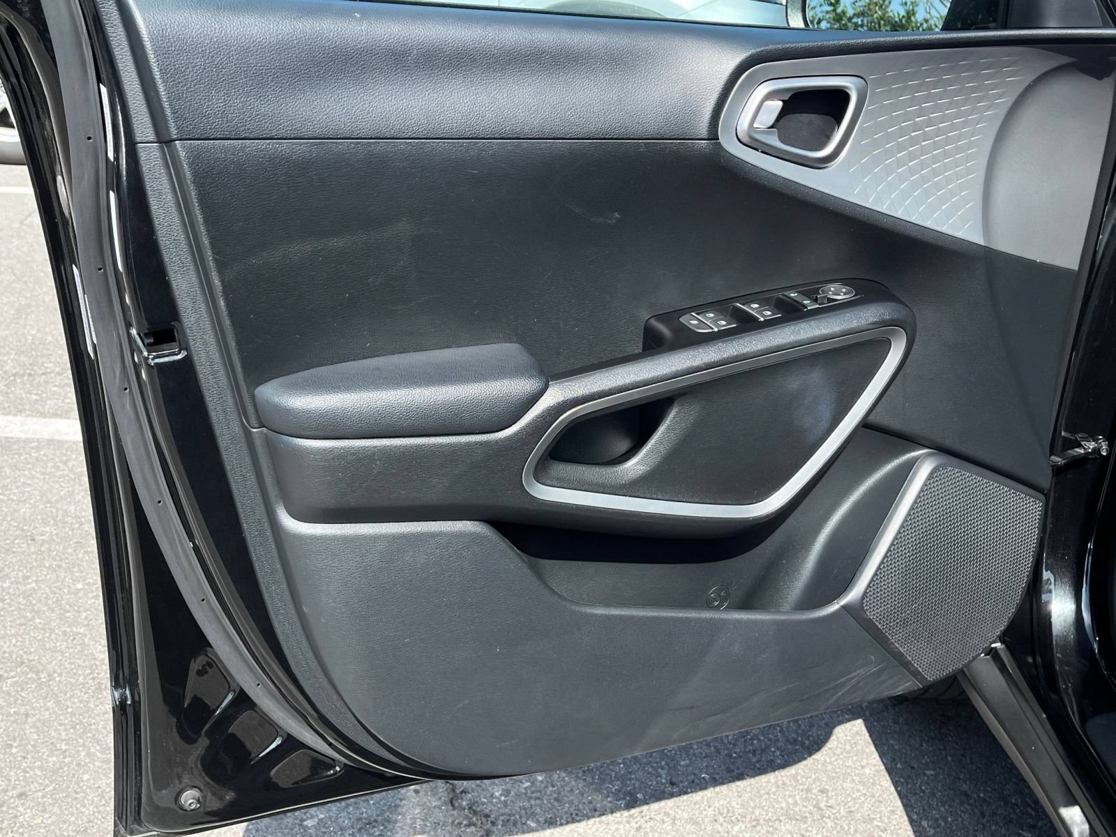 Used 2025 Kia Soul LX w/ LX Technology Package FWD image 18
