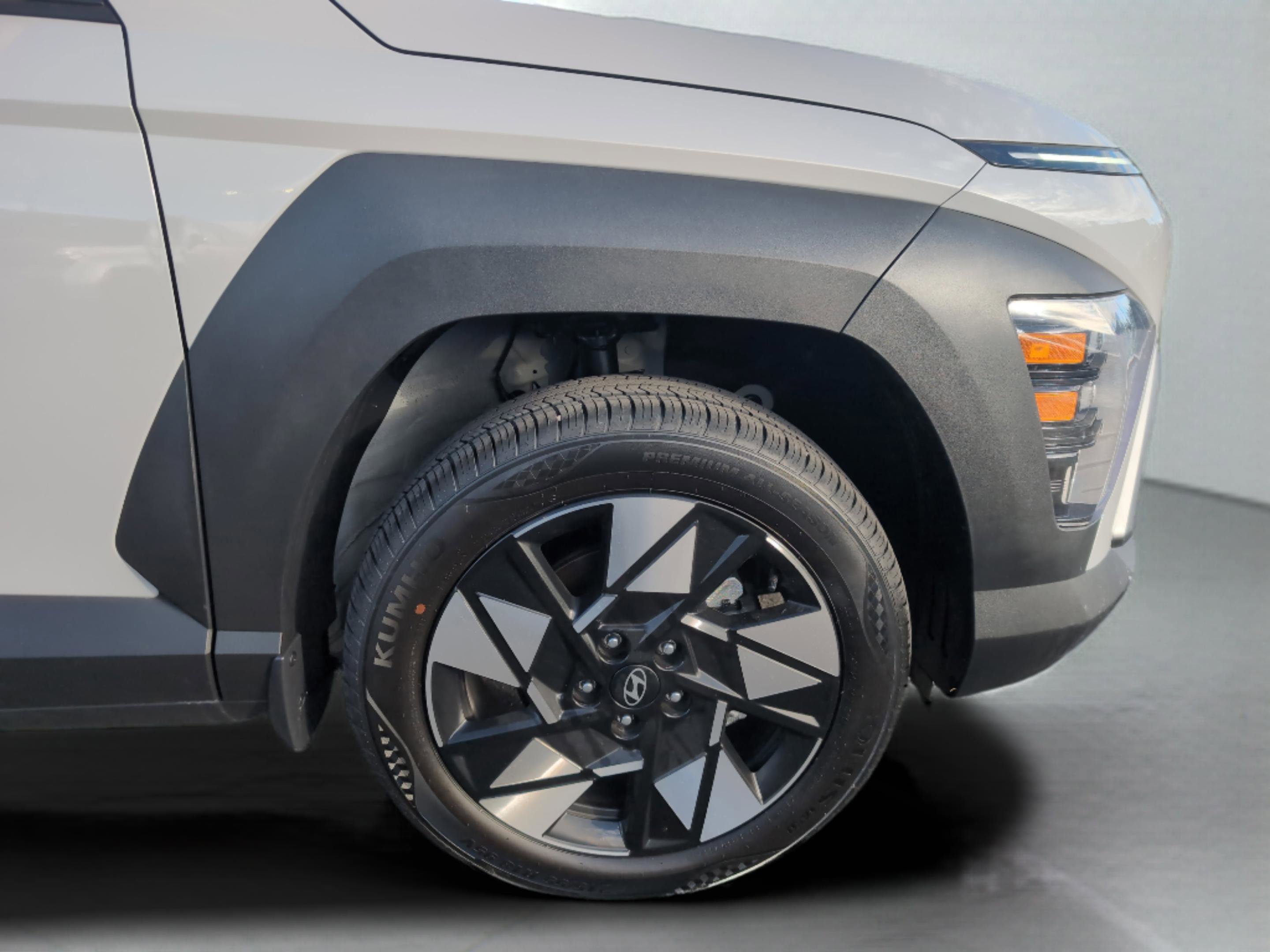 Used 2025 Hyundai Kona SEL image 13