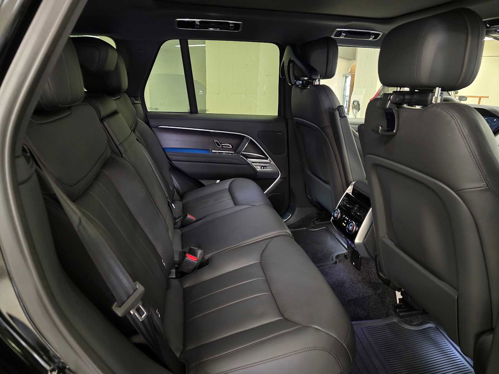 New 2026 Land Rover Range Rover SE image 13