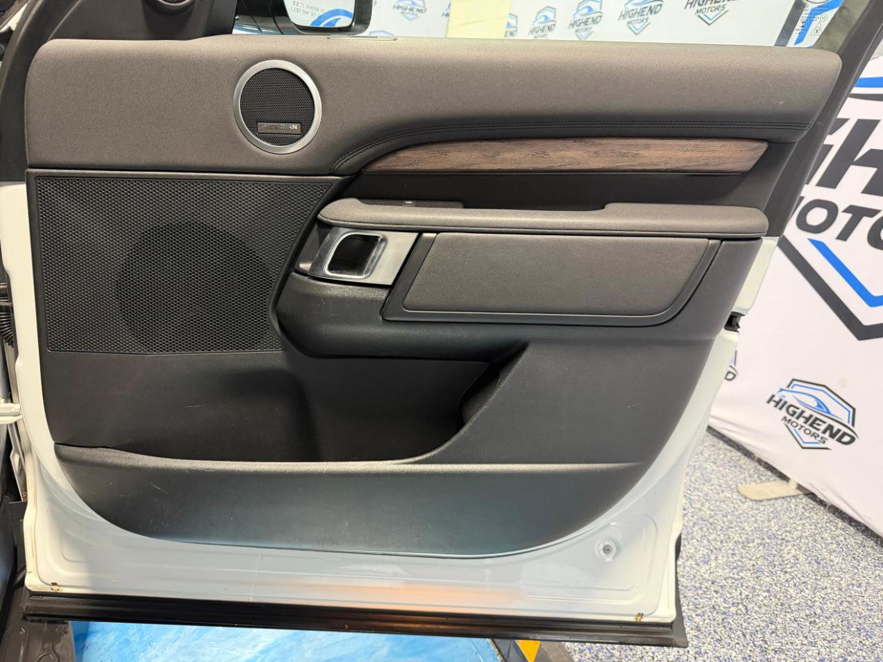 Used 2020 Land Rover Discovery HSE AWD/4WD image 28