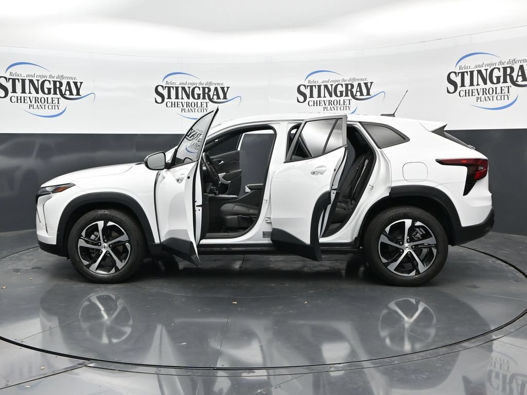 Used 2024 Chevrolet Trax RS FWD image 37