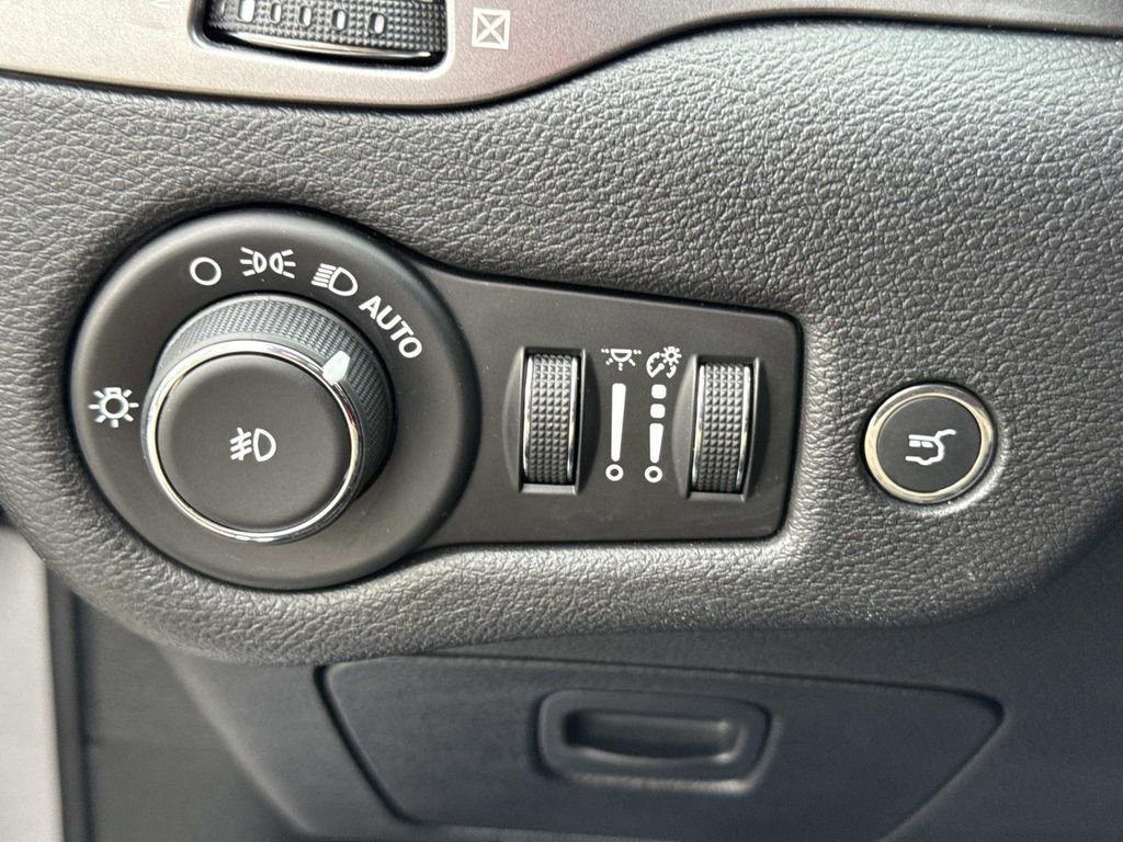 Used 2020 Jeep Cherokee Limited AWD/4WD image 44