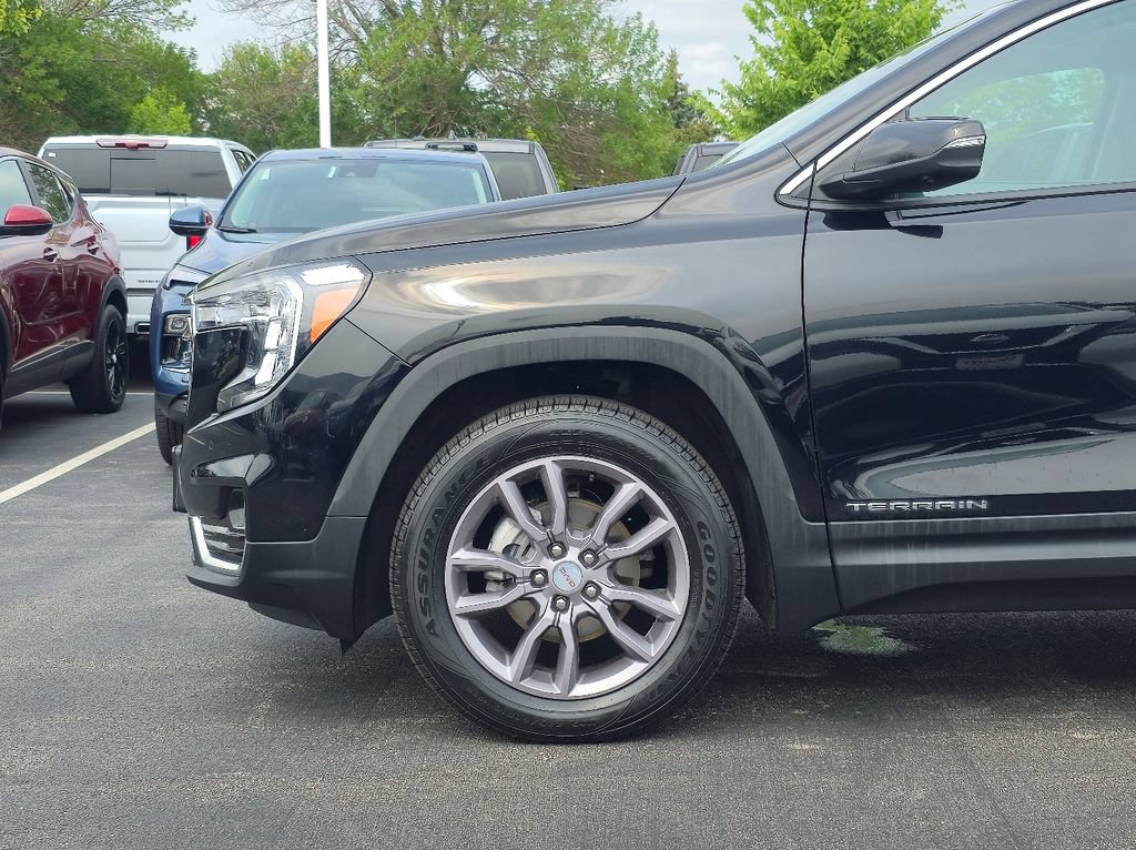 Certified 2022 GMC Terrain SLT w/ Tech Package AWD/4WD image 35
