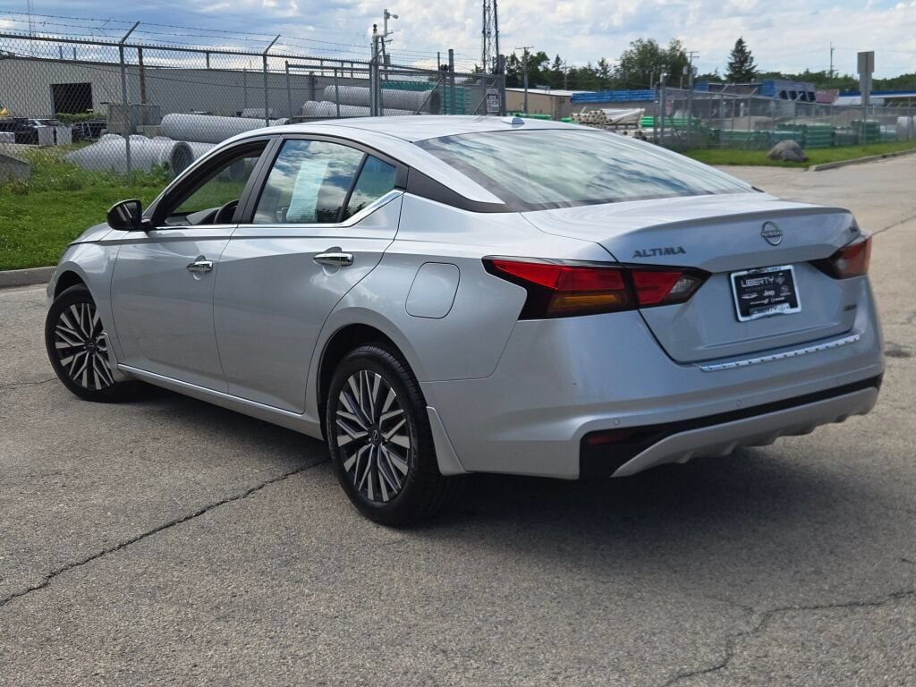 Used 2023 Nissan Altima 2.5 SV AWD/4WD image 11