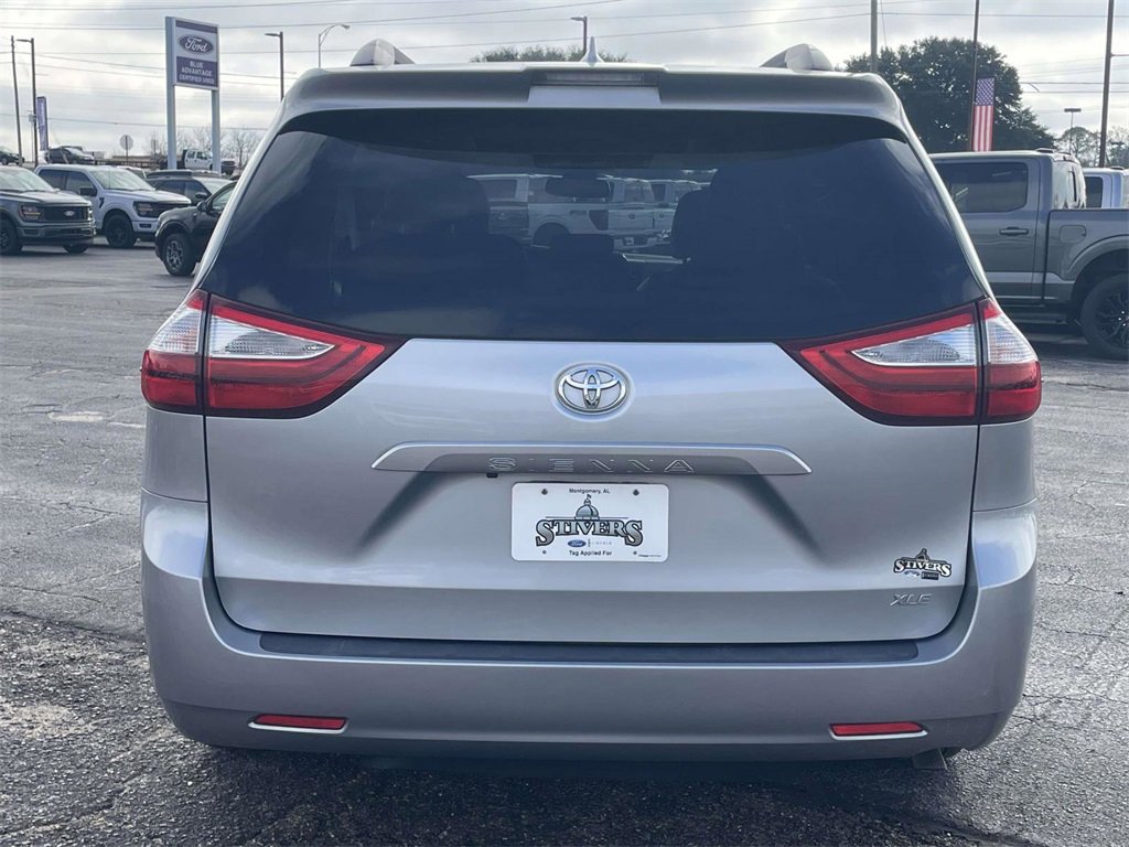 Used 2018 Toyota Sienna XLE image 4