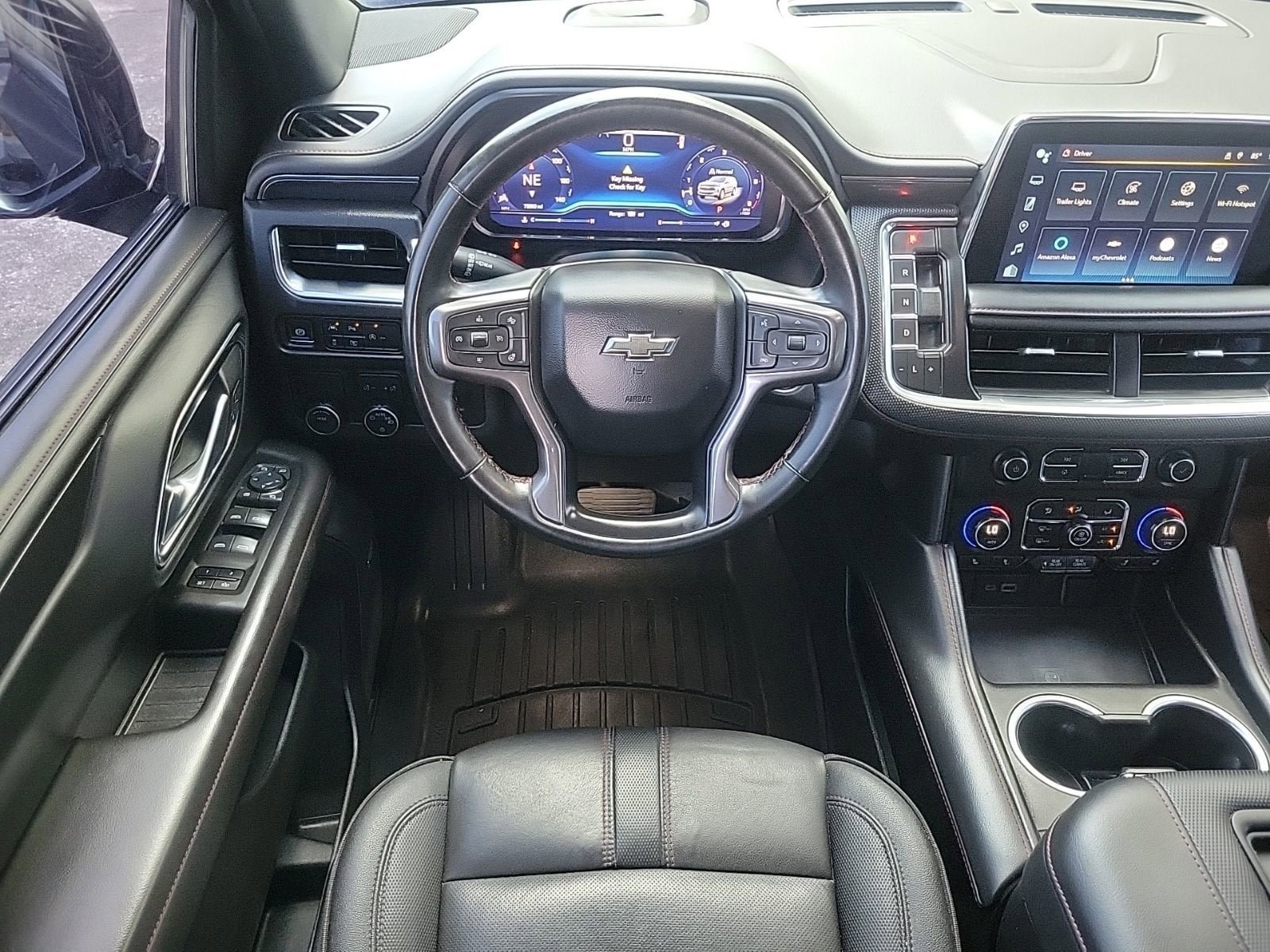 Used 2024 Chevrolet Suburban RST w/ Luxury Package RWD image 17