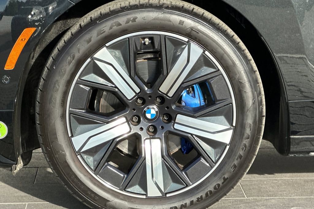 Used 2023 BMW iX M60 image 33