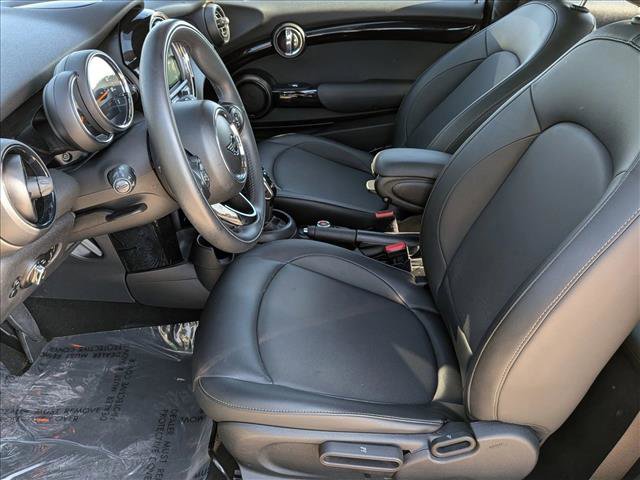 Used 2021 MINI Cooper 2-Door Hardtop w/ Driver Assistance Package FWD image 16