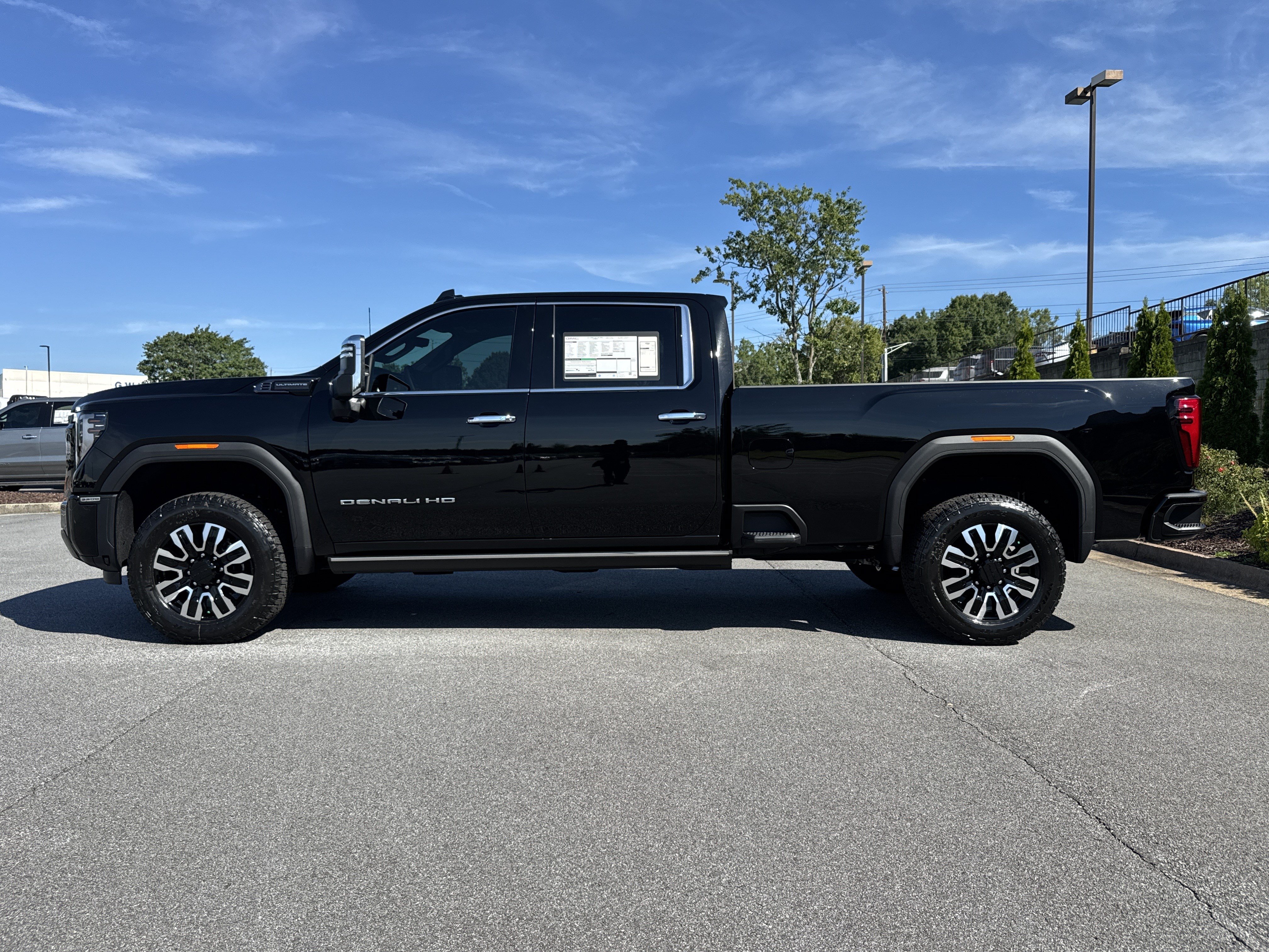 New 2026 GMC Sierra 3500 Denali Ultimate AWD/4WD image 7
