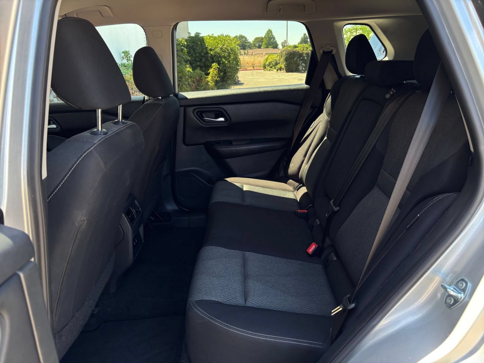Used 2025 Nissan Rogue SV FWD image 27
