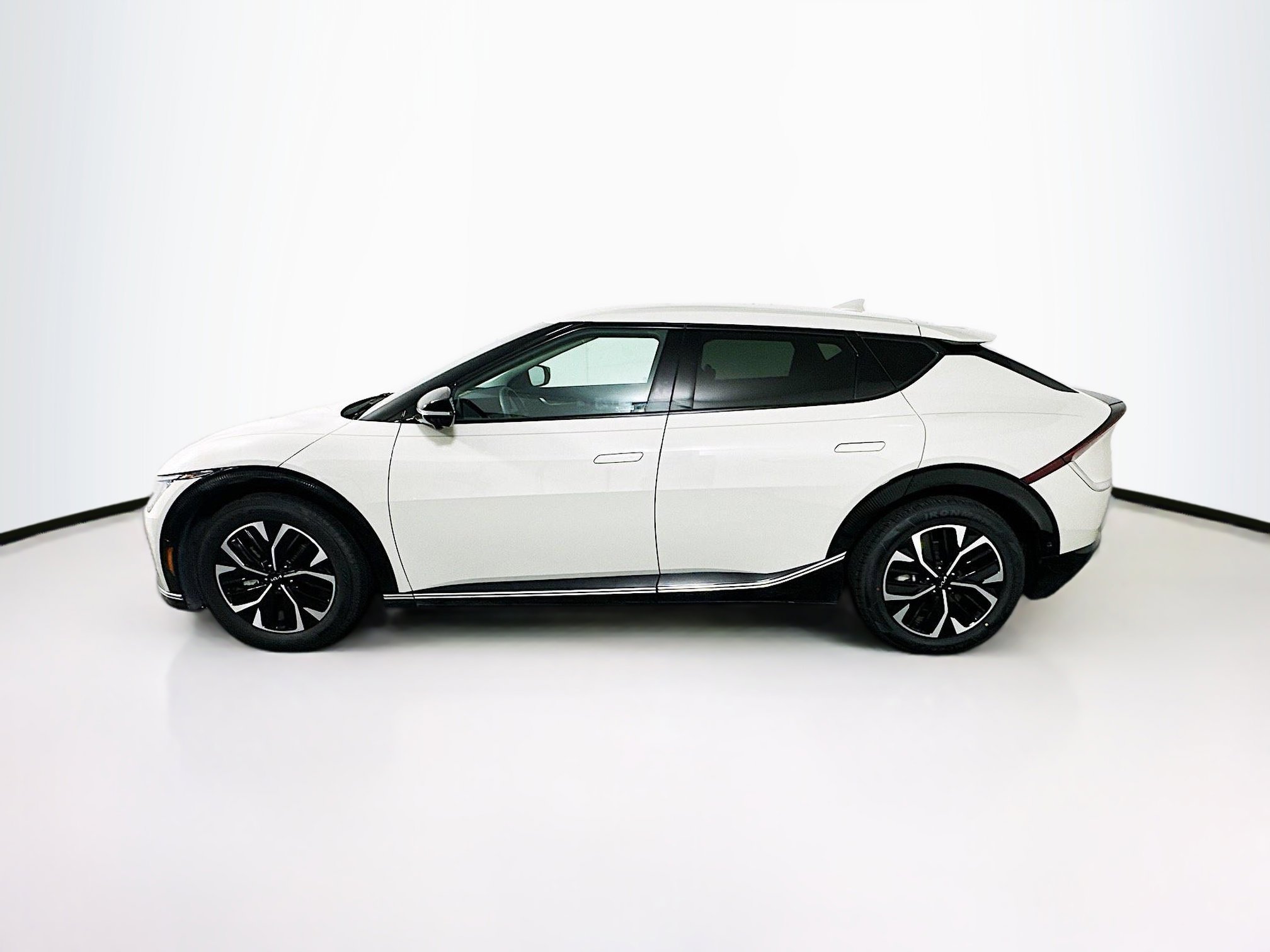 Used 2023 Kia EV6 Wind w/ Wind Technology Package AWD/4WD image 4