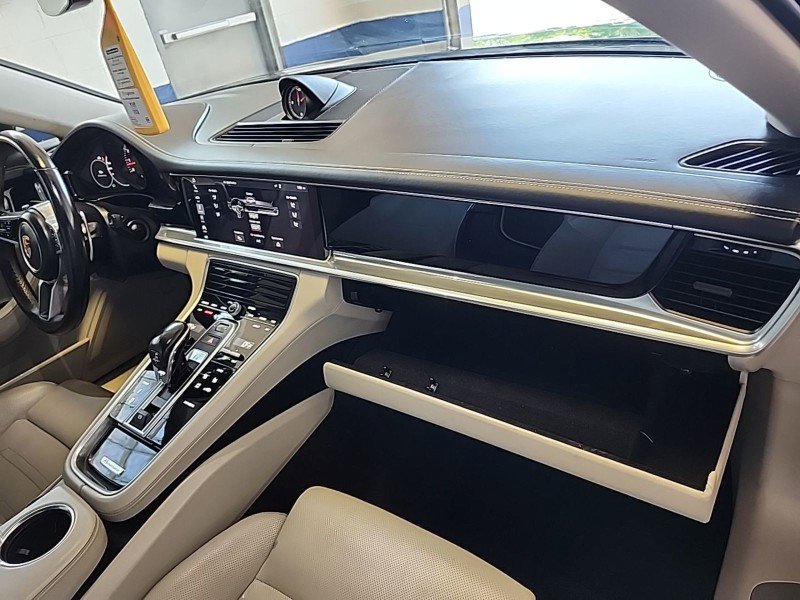Used 2018 Porsche Panamera 4 AWD/4WD image 8