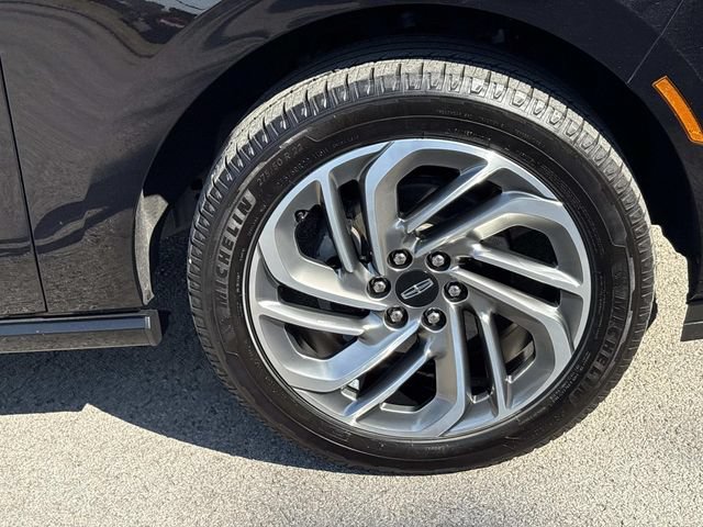 Certified 2025 Lincoln Navigator Reserve AWD/4WD image 9